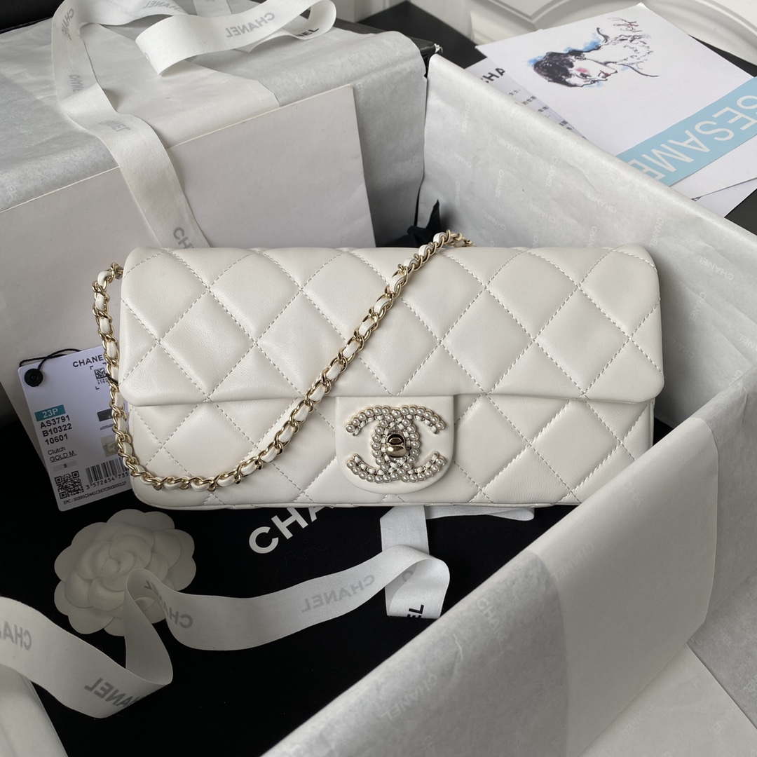CN AS3791 Flap Bag Lambskin White 1 chanel as3791 flap bag lambskin white 001 luxibags.ru .jpg
