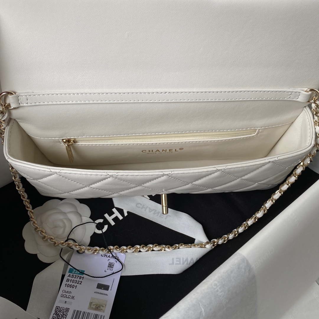 CN AS3791 Flap Bag Lambskin White 6 chanel as3791 flap bag lambskin white 006 luxibags.ru .jpg