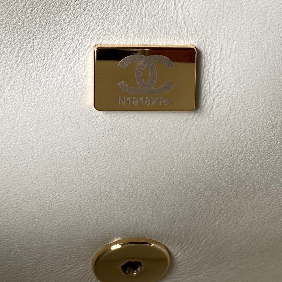 CN AS3791 Flap Bag Lambskin White 8 chanel as3791 flap bag lambskin white 008 luxibags.ru .jpg