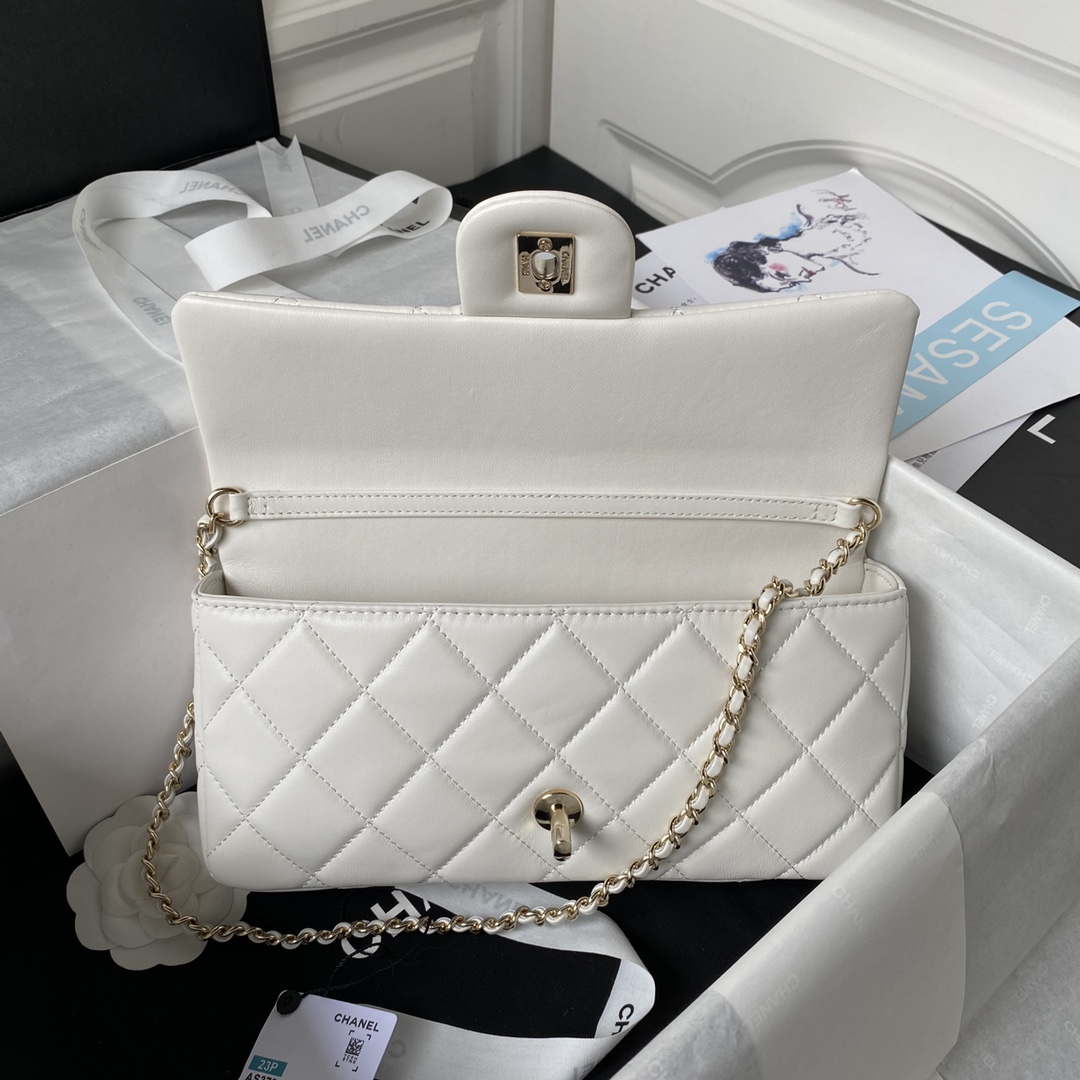 CN AS3791 Flap Bag Lambskin White 9 chanel as3791 flap bag lambskin white 009 luxibags.ru .jpg