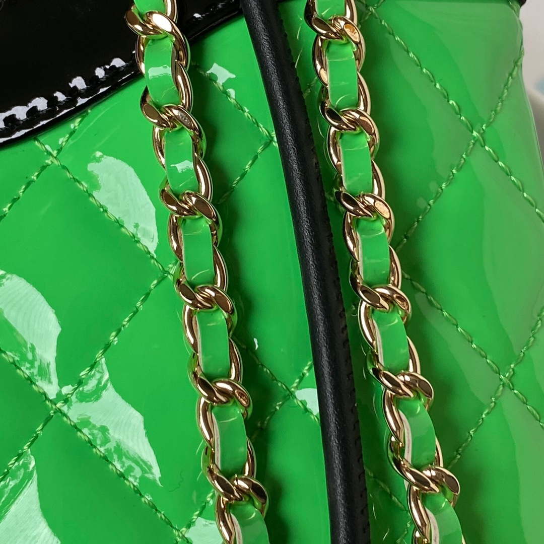 CN AS4133 mini Bi-color Chain patent leather Bag Green 4 chanel as4133 mini bi color chain patent leather bag green 004 luxibags.ru .jpg