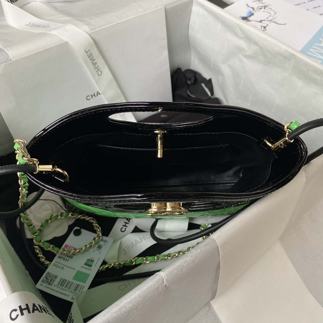 CN AS4133 mini Bi-color Chain patent leather Bag Green 6 chanel as4133 mini bi color chain patent leather bag green 006 luxibags.ru .jpg