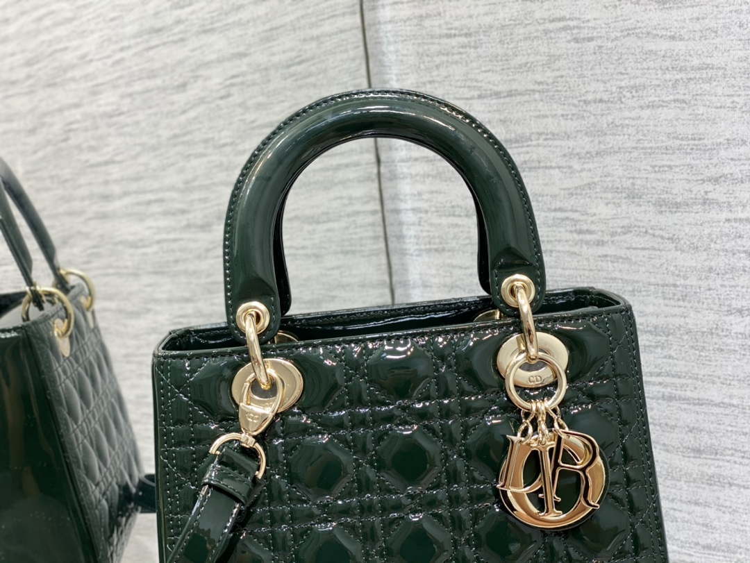 D1or M0565 Medium Lady D1or Patent Cannage Calfskin Bag Dark Green 2 dior m0565 medium lady dior patent cannage calfskin bag dark green 02 luxibags.ru .jpg