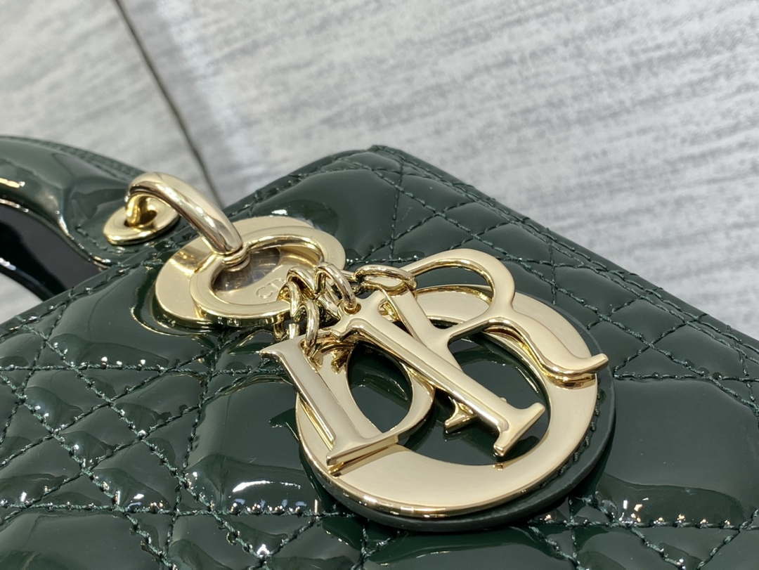 D1or M0565 Medium Lady D1or Patent Cannage Calfskin Bag Dark Green 3 dior m0565 medium lady dior patent cannage calfskin bag dark green 03 luxibags.ru .jpg