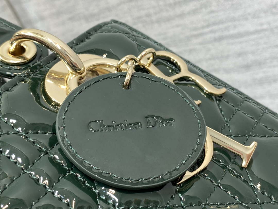 D1or M0565 Medium Lady D1or Patent Cannage Calfskin Bag Dark Green 4 dior m0565 medium lady dior patent cannage calfskin bag dark green 04 luxibags.ru .jpg