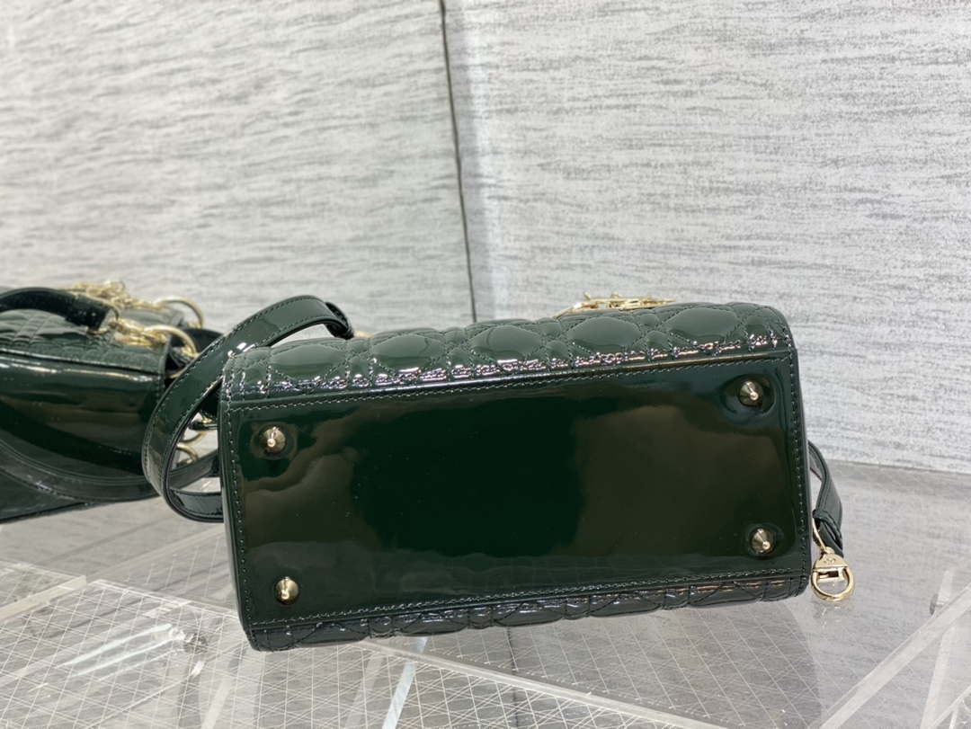D1or M0565 Medium Lady D1or Patent Cannage Calfskin Bag Dark Green 7 dior m0565 medium lady dior patent cannage calfskin bag dark green 07 luxibags.ru .jpg