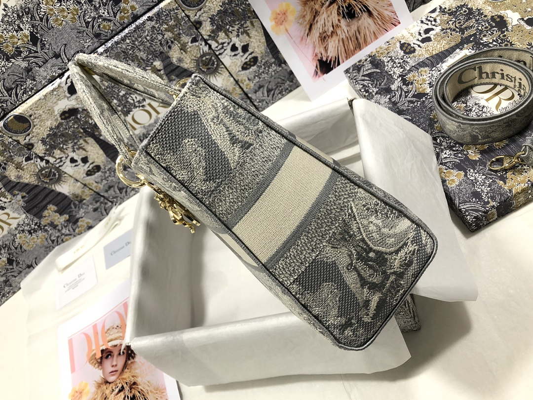 D1or M0566 Large Lady D-Lite Gray de Jouy Embroidery M1055 3 dior m0566 large lady d lite gray de jouy embroidery m1053 03 luxibags.ru .jpg