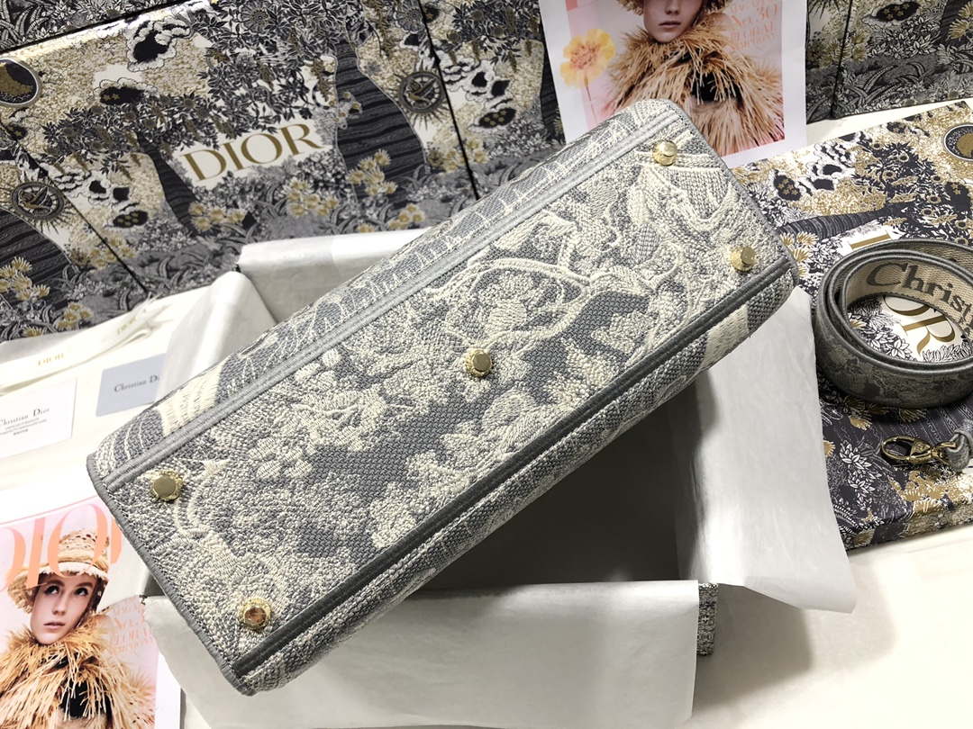 D1or M0566 Large Lady D-Lite Gray de Jouy Embroidery M1055 4 dior m0566 large lady d lite gray de jouy embroidery m1053 04 luxibags.ru .jpg