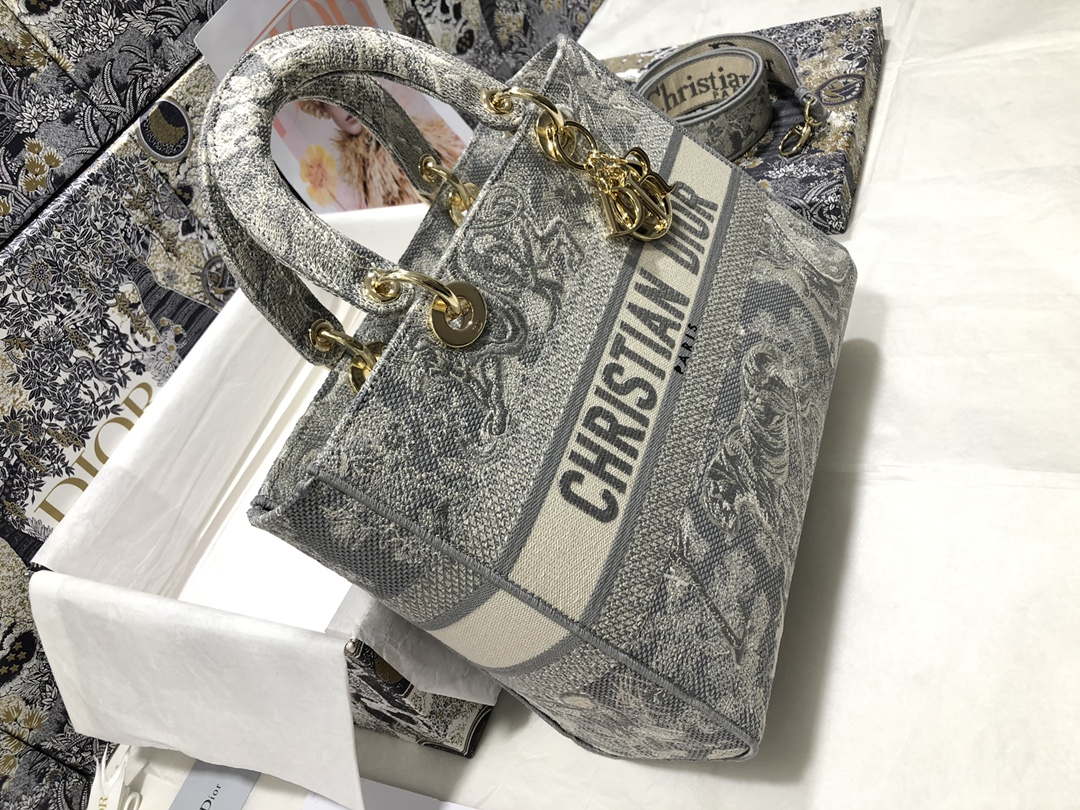 D1or M0566 Large Lady D-Lite Gray de Jouy Embroidery M1055 5 dior m0566 large lady d lite gray de jouy embroidery m1053 05 luxibags.ru .jpg