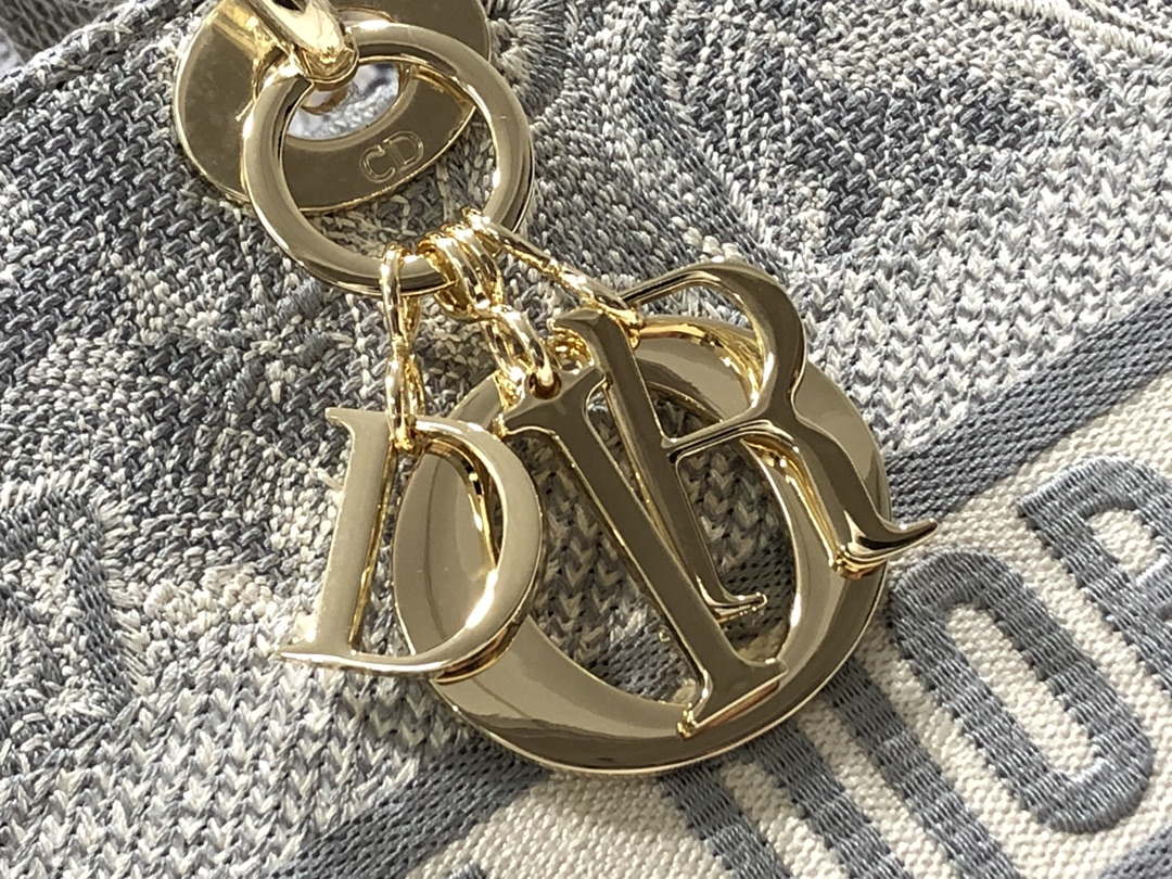 D1or M0566 Large Lady D-Lite Gray de Jouy Embroidery M1055 6 dior m0566 large lady d lite gray de jouy embroidery m1053 06 luxibags.ru .jpg