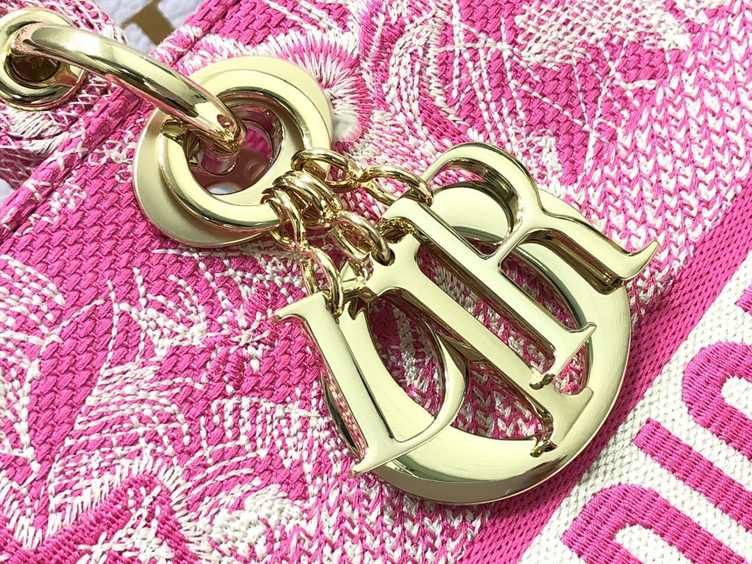 D1or M0566 Large Lady D-Lite Rose red de Jouy Embroidery M1054 6 dior m0566 large lady d lite rose red de jouy embroidery m1053 06 luxibags.ru .jpg