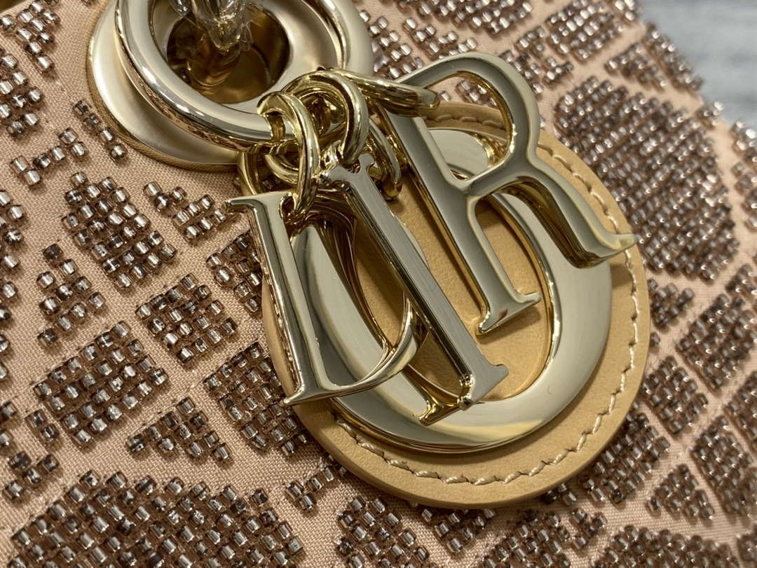 D1or M0613 Small Lady D-joy Bag Cannage Lambskin Limited Edition Heavy Industry Beads Apricot 3 dior m0613 small lady d joy bag cannage lambskin limited edition heavy industry beads apricot 003 luxibags.ru .jpg