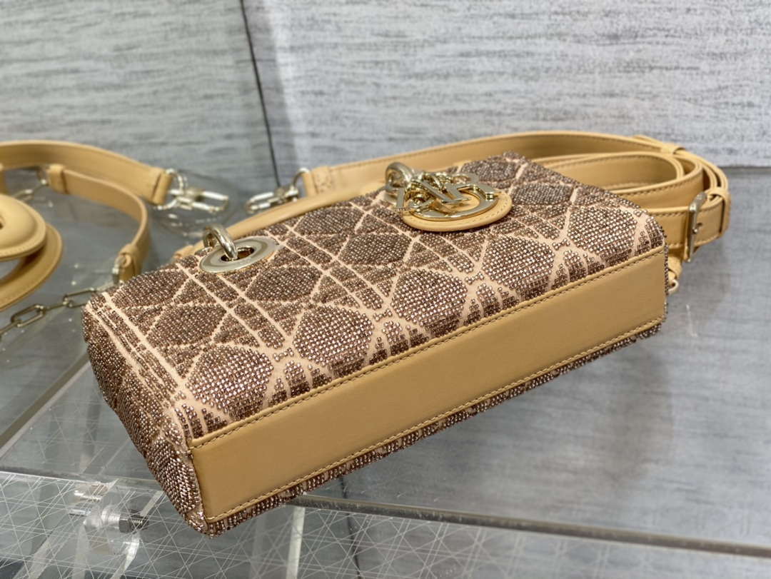 D1or M0613 Small Lady D-joy Bag Cannage Lambskin Limited Edition Heavy Industry Beads Apricot 7 dior m0613 small lady d joy bag cannage lambskin limited edition heavy industry beads apricot 007 luxibags.ru .jpg