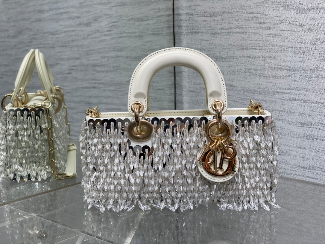 D1or M0613 Small Lady D-joy Bag Cannage Lambskin Limited Edition D-Joy Bag Black Fabric Embroidered with Glass-Bead Fringe White 2 dior m0613 small lady d joy bag cannage lambskin limited edition heavy industry beads white 02 luxibags.ru .jpg