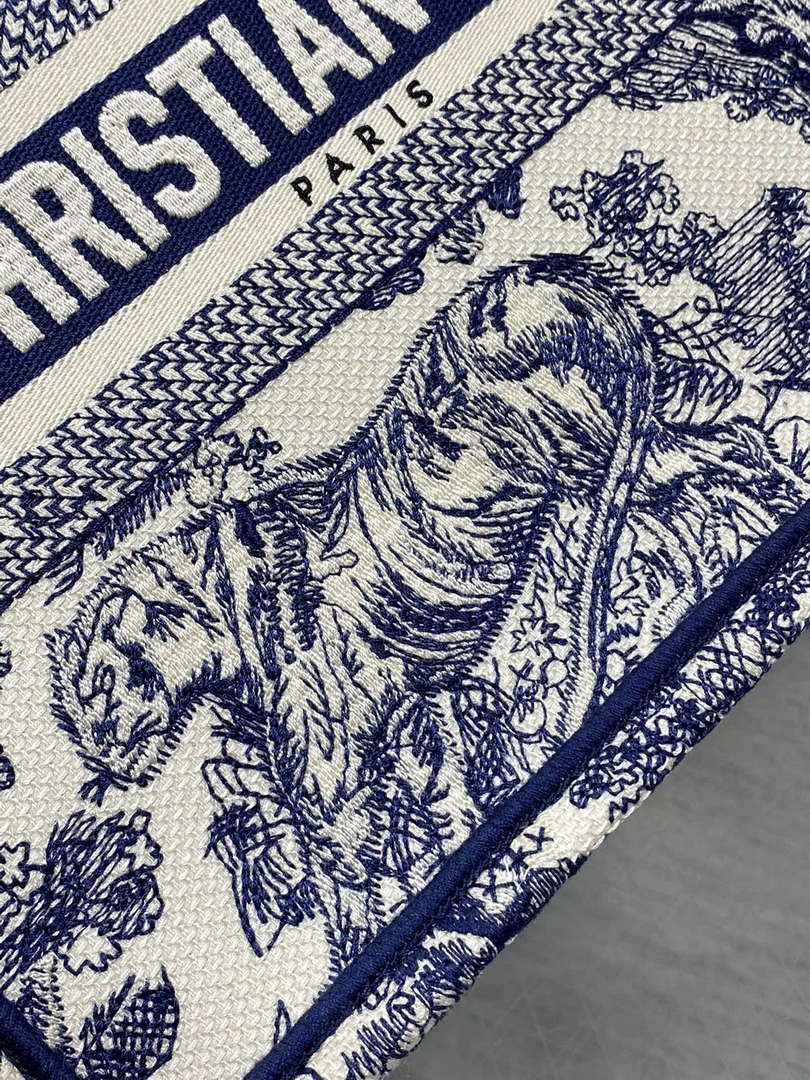 D1or M1265 Small Book Tote Toile de Jouy Sauvage Embroidery M9603 3 dior m1265 small book tote toile de jouy sauvage embroidery m9603 003 luxibags.ru .jpg