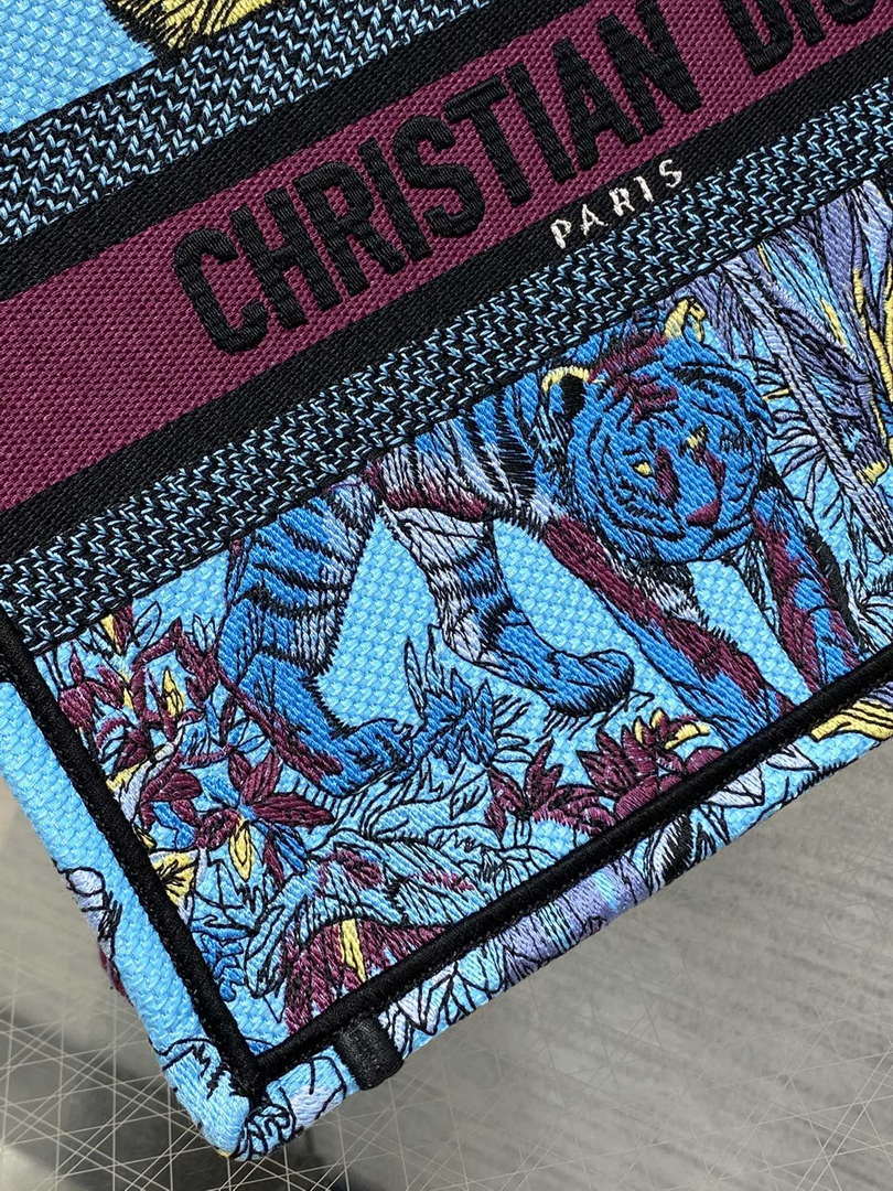 D1or M1265 Small Book Tote Toile de Jouy Sauvage Embroidery M9604 3 dior m1265 small book tote toile de jouy sauvage embroidery m9604 003 luxibags.ru .jpg