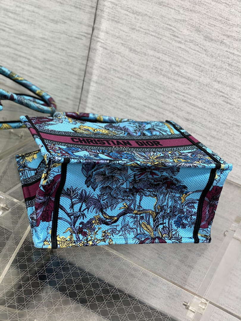 D1or M1265 Small Book Tote Toile de Jouy Sauvage Embroidery M9604 7 dior m1265 small book tote toile de jouy sauvage embroidery m9604 007 luxibags.ru .jpg