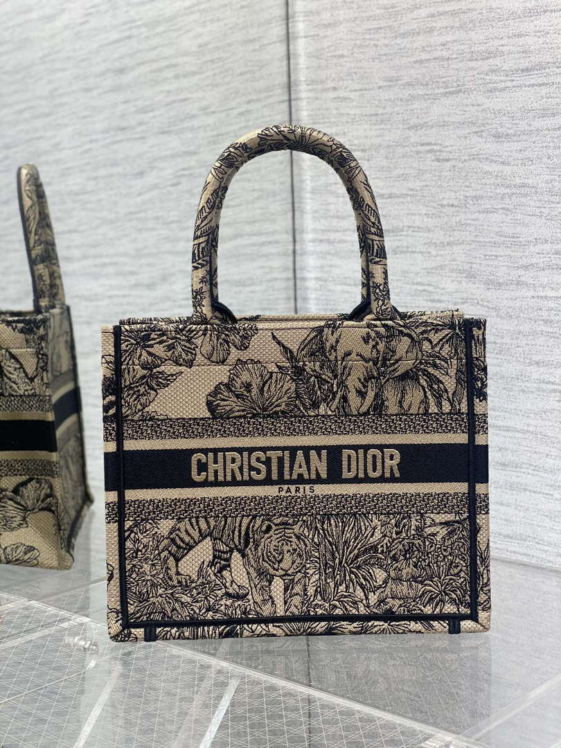 D1or M1265 Small Book Tote Toile de Jouy Sauvage Embroidery M9607 1 dior m1265 small book tote toile de jouy sauvage embroidery m9607 001 luxibags.ru .jpg