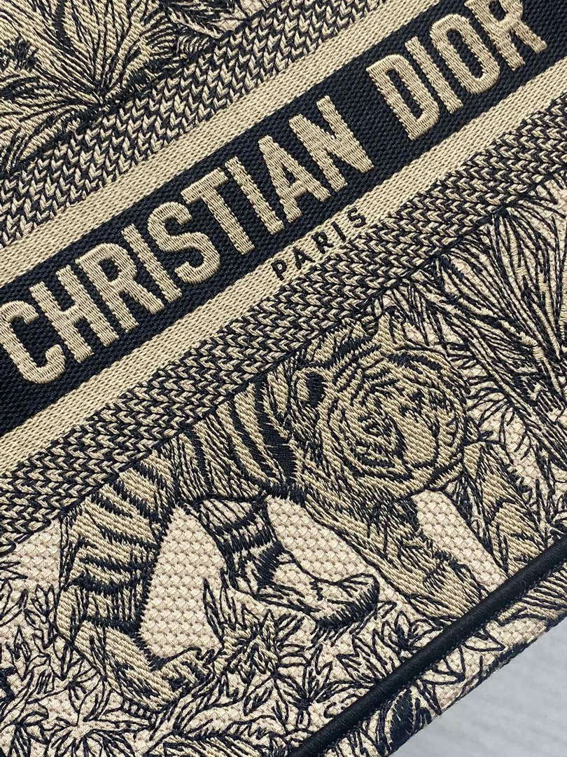 D1or M1265 Small Book Tote Toile de Jouy Sauvage Embroidery M9607 3 dior m1265 small book tote toile de jouy sauvage embroidery m9607 003 luxibags.ru .jpg