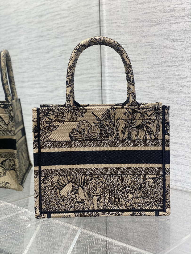 D1or M1265 Small Book Tote Toile de Jouy Sauvage Embroidery M9607 4 dior m1265 small book tote toile de jouy sauvage embroidery m9607 004 luxibags.ru .jpg