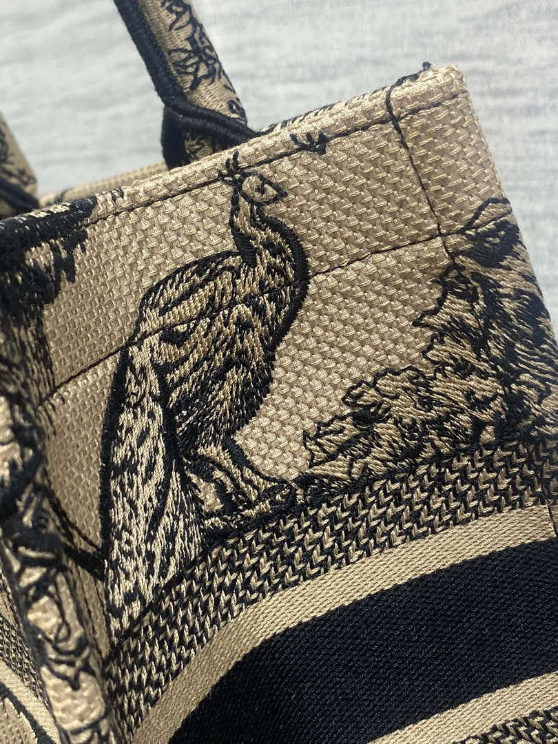 D1or M1265 Small Book Tote Toile de Jouy Sauvage Embroidery M9607 6 dior m1265 small book tote toile de jouy sauvage embroidery m9607 006 luxibags.ru .jpg