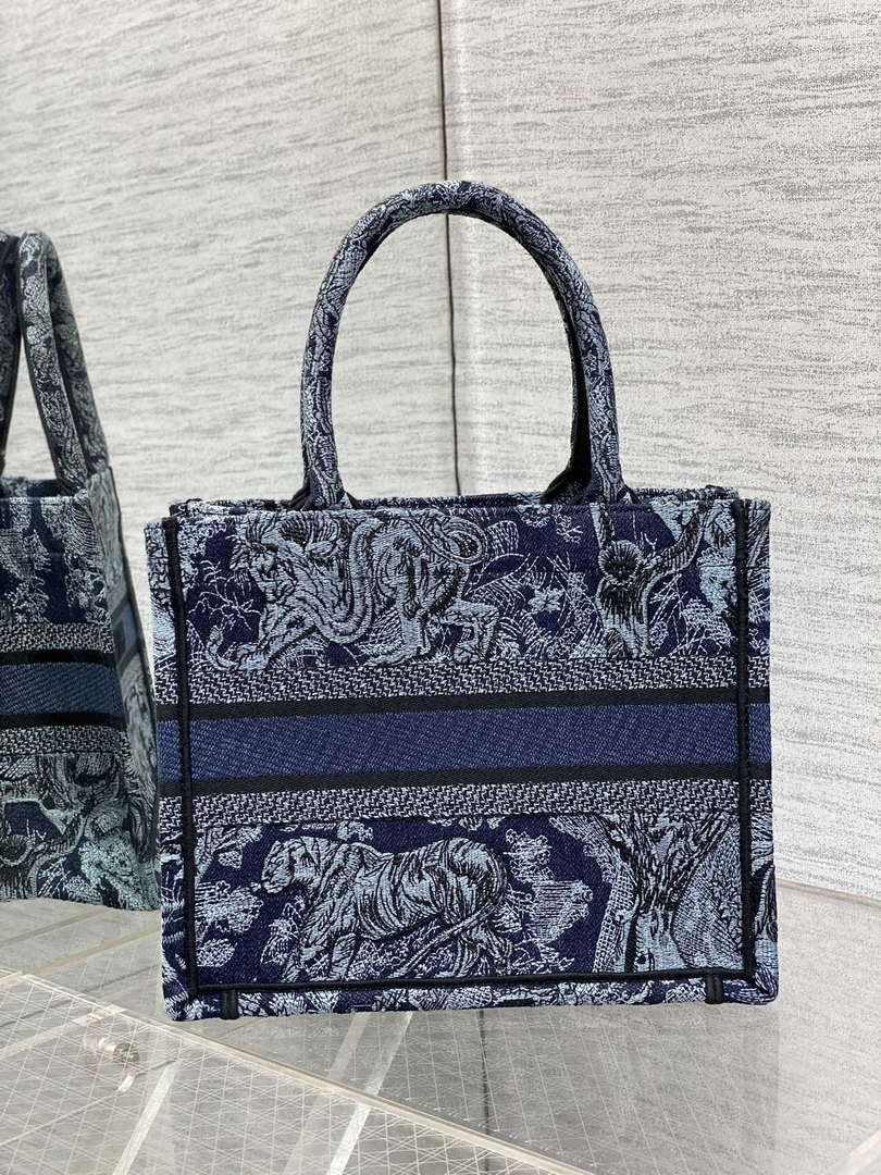D1or M1265 Small Book Tote Toile de Jouy Sauvage Embroidery M9608 4 dior m1265 small book tote toile de jouy sauvage embroidery m9608 004 luxibags.ru .jpg