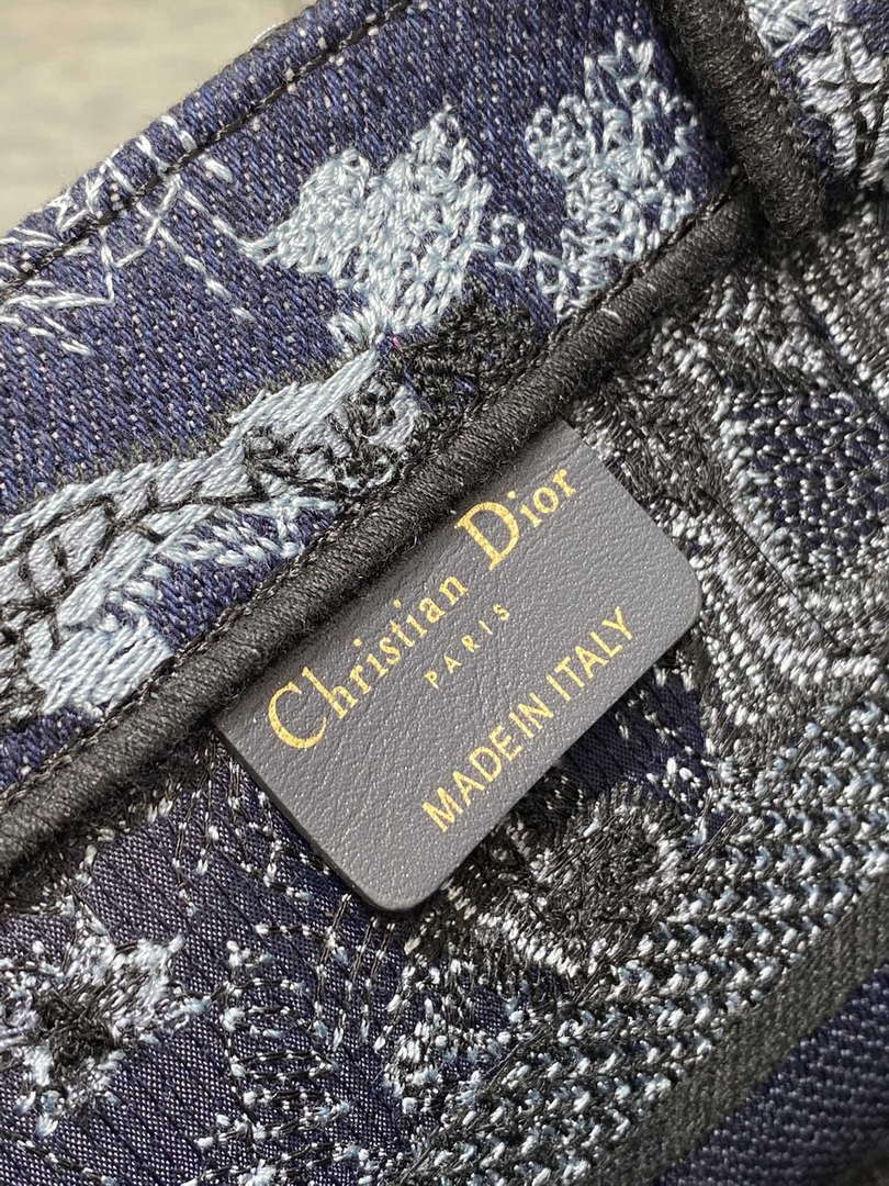 D1or M1265 Small Book Tote Toile de Jouy Sauvage Embroidery M9608 9 dior m1265 small book tote toile de jouy sauvage embroidery m9608 009 luxibags.ru .jpg