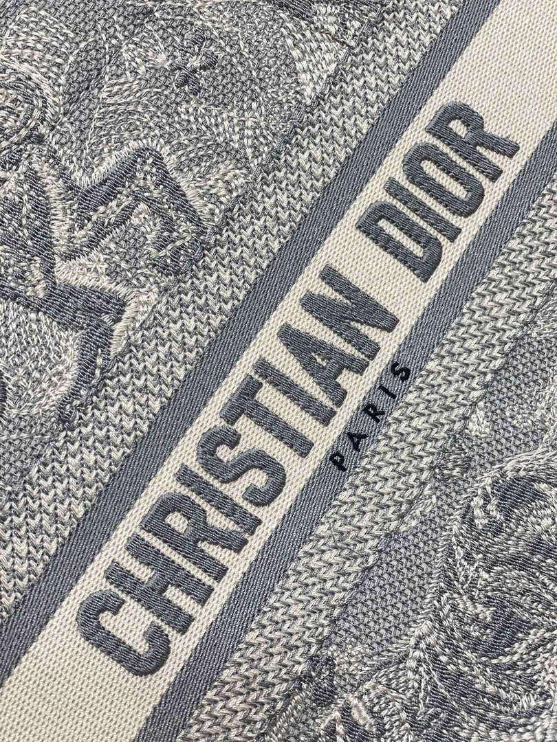 D1or M1265 Small Book Tote Toile de Jouy Sauvage Embroidery M9609 2 dior m1265 small book tote toile de jouy sauvage embroidery m9609 002 luxibags.ru .jpg