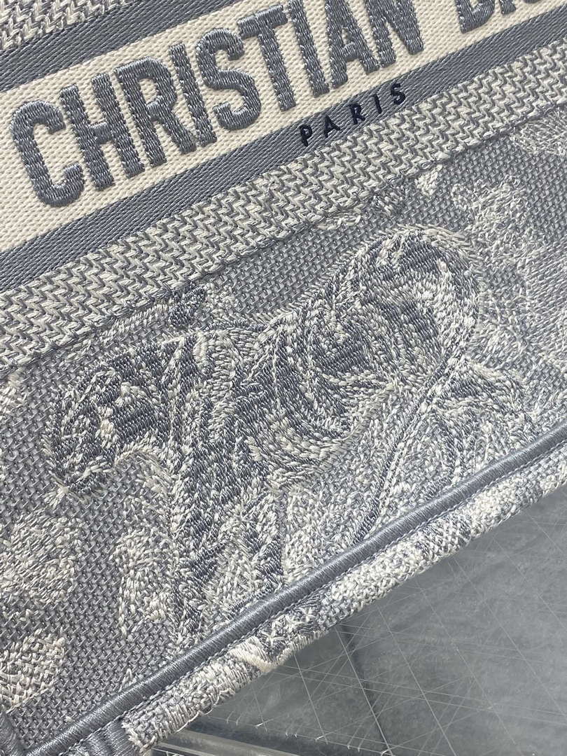 D1or M1265 Small Book Tote Toile de Jouy Sauvage Embroidery M9609 3 dior m1265 small book tote toile de jouy sauvage embroidery m9609 003 luxibags.ru .jpg