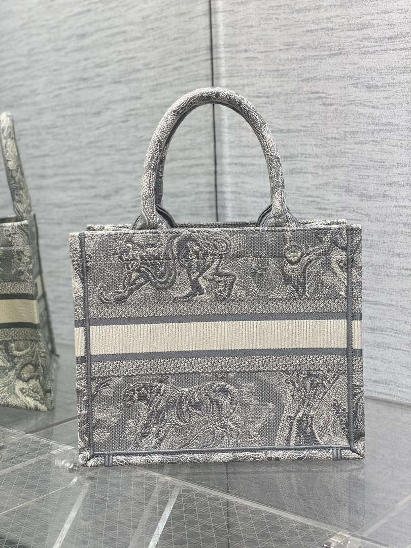 D1or M1265 Small Book Tote Toile de Jouy Sauvage Embroidery M9609 4 dior m1265 small book tote toile de jouy sauvage embroidery m9609 004 luxibags.ru .jpg