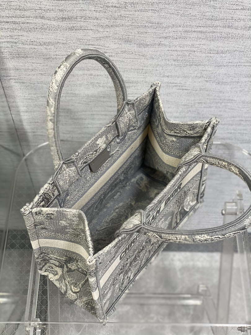 D1or M1265 Small Book Tote Toile de Jouy Sauvage Embroidery M9609 8 dior m1265 small book tote toile de jouy sauvage embroidery m9609 008 luxibags.ru .jpg