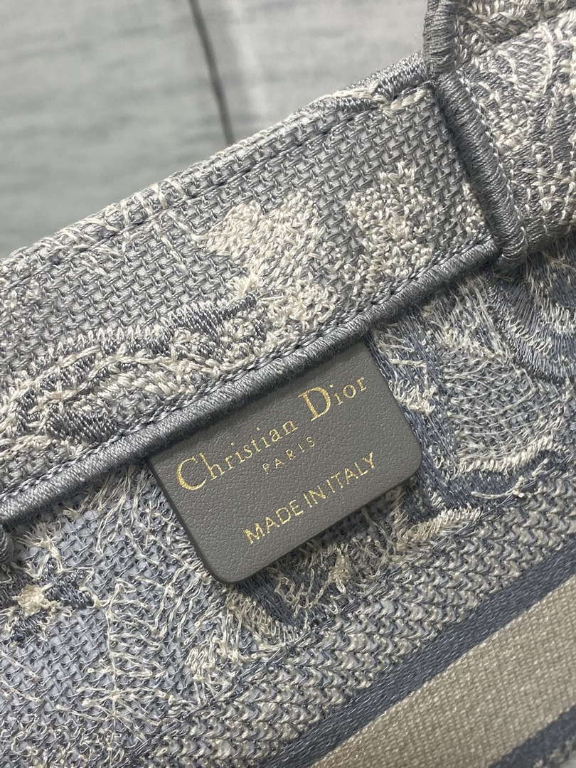 D1or M1265 Small Book Tote Toile de Jouy Sauvage Embroidery M9609 9 dior m1265 small book tote toile de jouy sauvage embroidery m9609 009 luxibags.ru .jpg