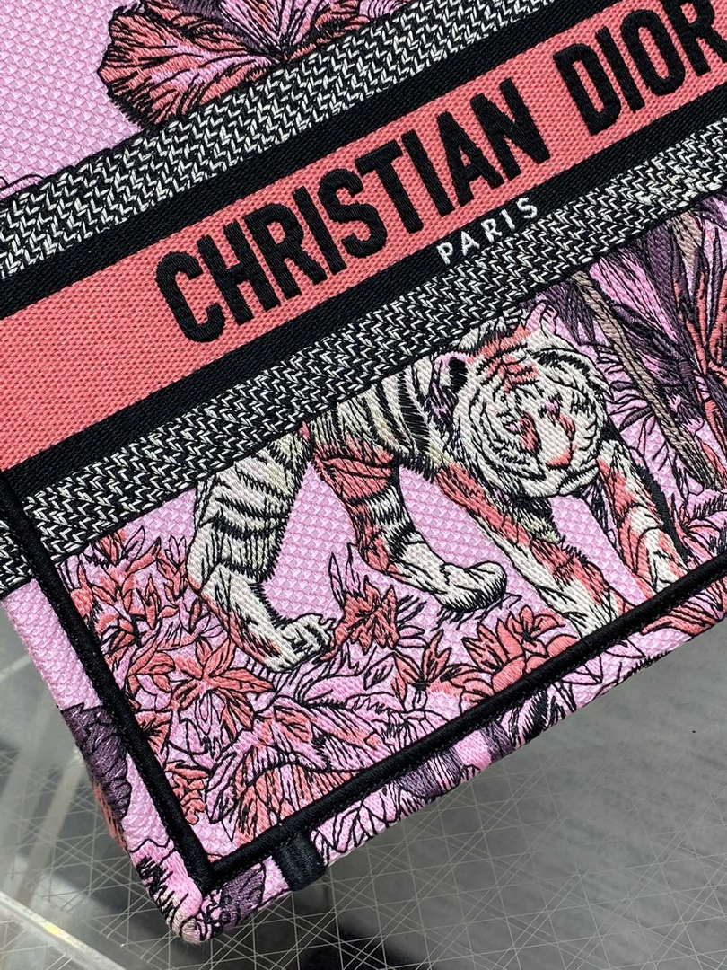 D1or M1265 Small Book Tote Toile de Jouy Sauvage Embroidery M9610 3 dior m1265 small book tote toile de jouy sauvage embroidery m9610 003 luxibags.ru .jpg