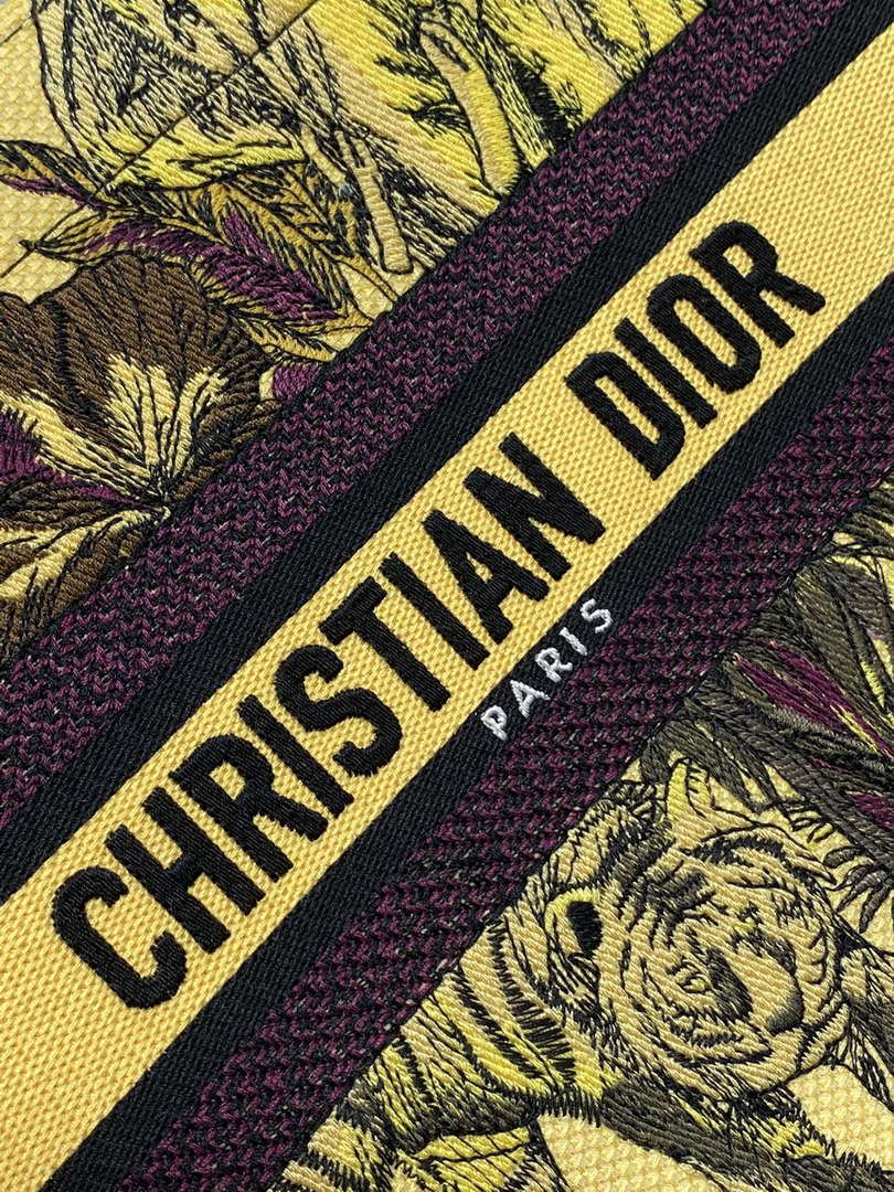 D1or M1265 Small Book Tote Toile de Jouy Sauvage Embroidery M9611 2 dior m1265 small book tote toile de jouy sauvage embroidery m9611 002 luxibags.ru .jpg