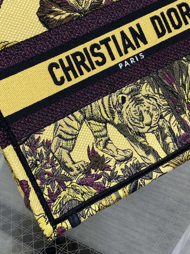 D1or M1265 Small Book Tote Toile de Jouy Sauvage Embroidery M9611 3 dior m1265 small book tote toile de jouy sauvage embroidery m9611 003 luxibags.ru .jpg