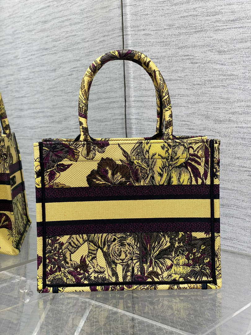 D1or M1265 Small Book Tote Toile de Jouy Sauvage Embroidery M9611 4 dior m1265 small book tote toile de jouy sauvage embroidery m9611 004 luxibags.ru .jpg