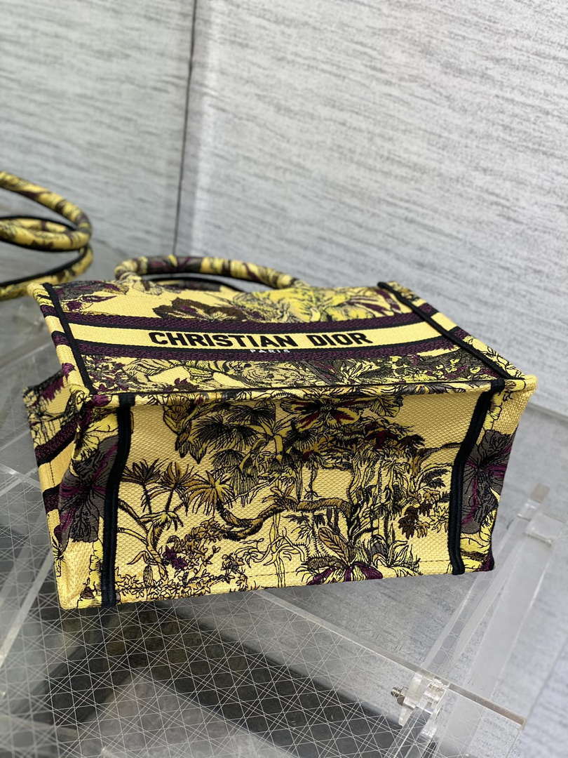 D1or M1265 Small Book Tote Toile de Jouy Sauvage Embroidery M9611 7 dior m1265 small book tote toile de jouy sauvage embroidery m9611 007 luxibags.ru .jpg