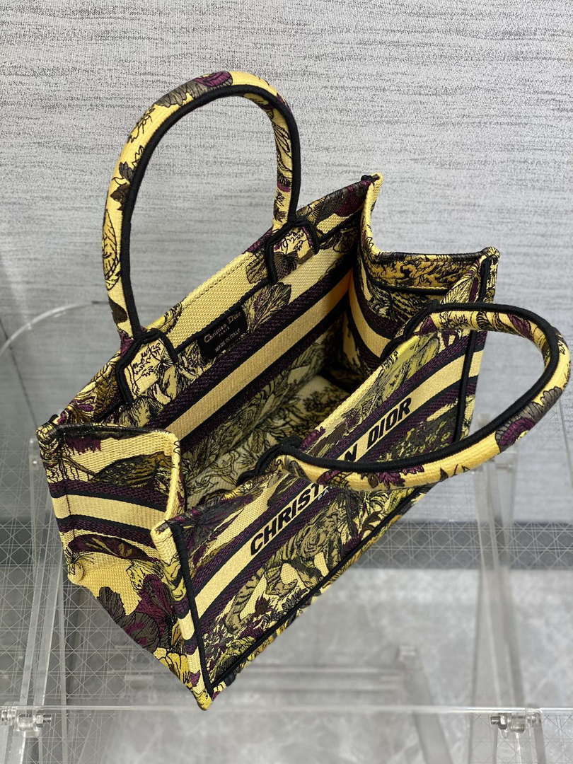 D1or M1265 Small Book Tote Toile de Jouy Sauvage Embroidery M9611 8 dior m1265 small book tote toile de jouy sauvage embroidery m9611 008 luxibags.ru .jpg