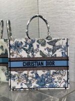 dior m1286 large book tote butterfly bandana embroidery m120 01 luxibags.ru .jpg