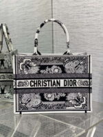 dior m1296 book tote medium black and white butterfly bandana embroidery m093 001 luxibags.ru .jpg