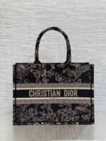 dior m1296 book tote medium blue and white butterfly bandana embroidery m102 01 luxibags.ru .jpg