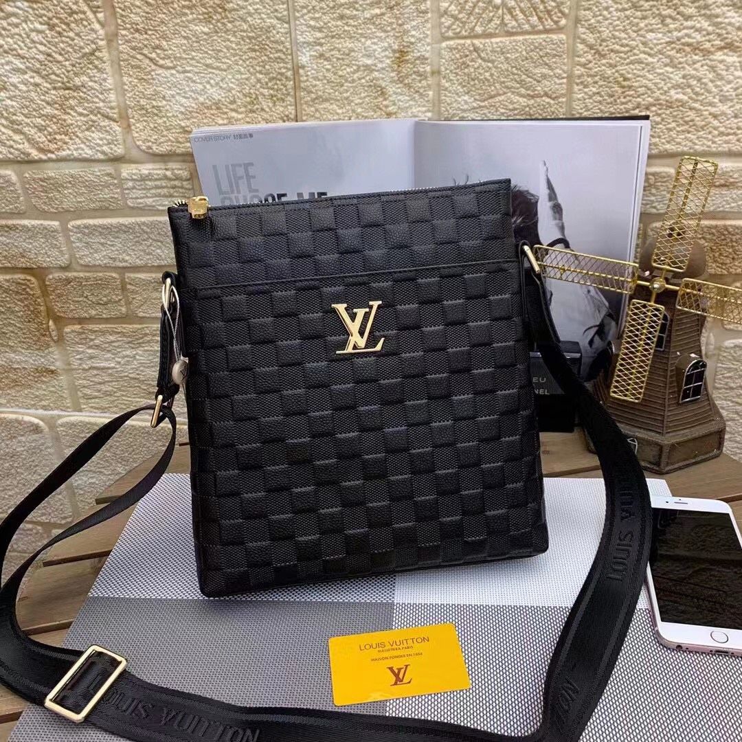 LV Crossbody Bag 1 lv borsa uomo 0jk8y.jpg