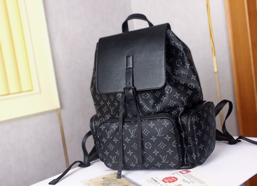 LV Backpack 1 lv borsa uomo 7s1up.jpg