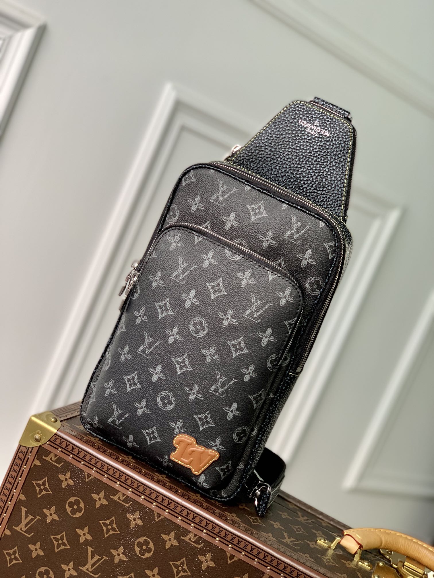 LV Backpack 1 lv borsa uomo clova.jpg