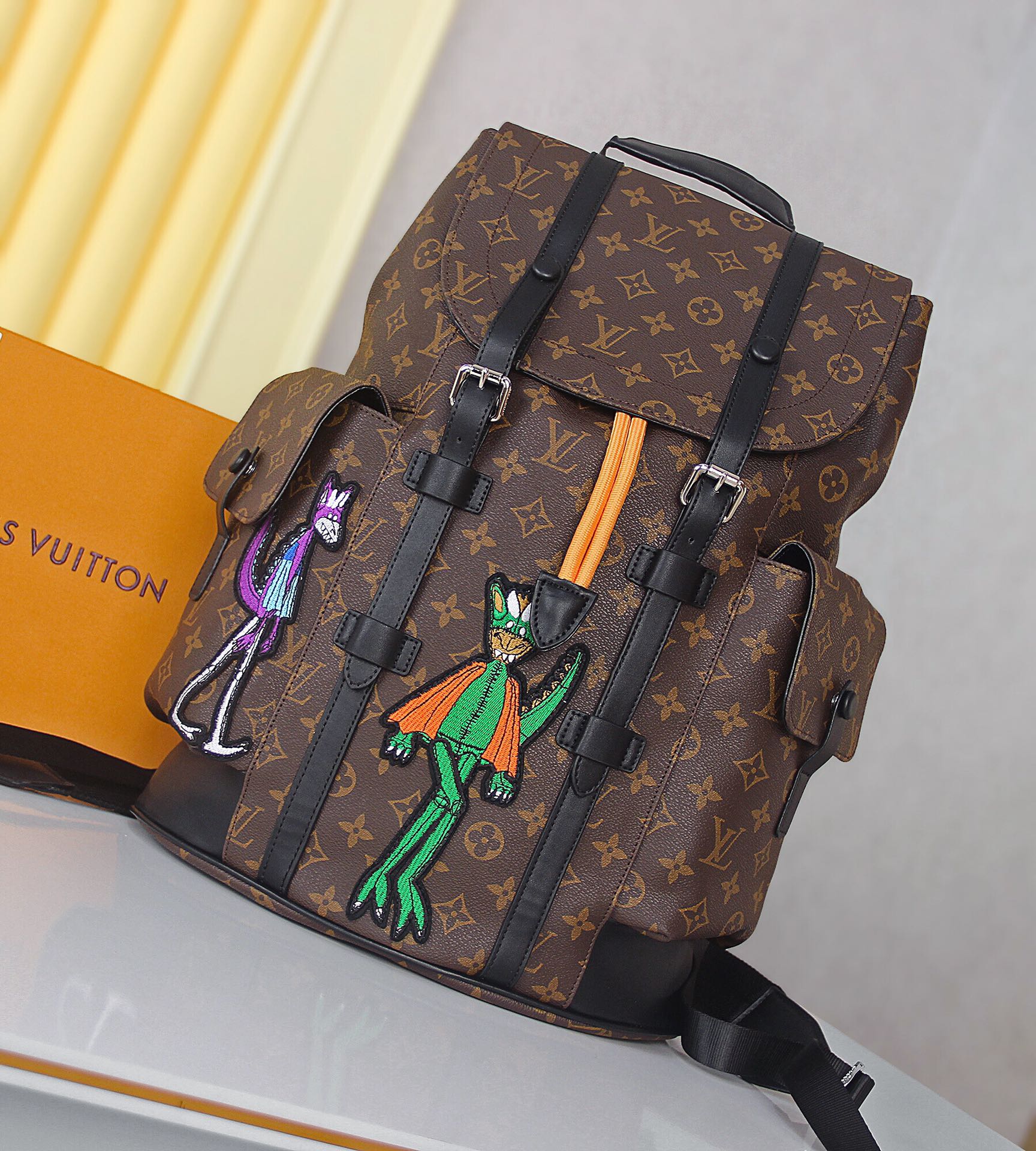 LV Backpack 1 lv borsa uomo kog3m.jpg