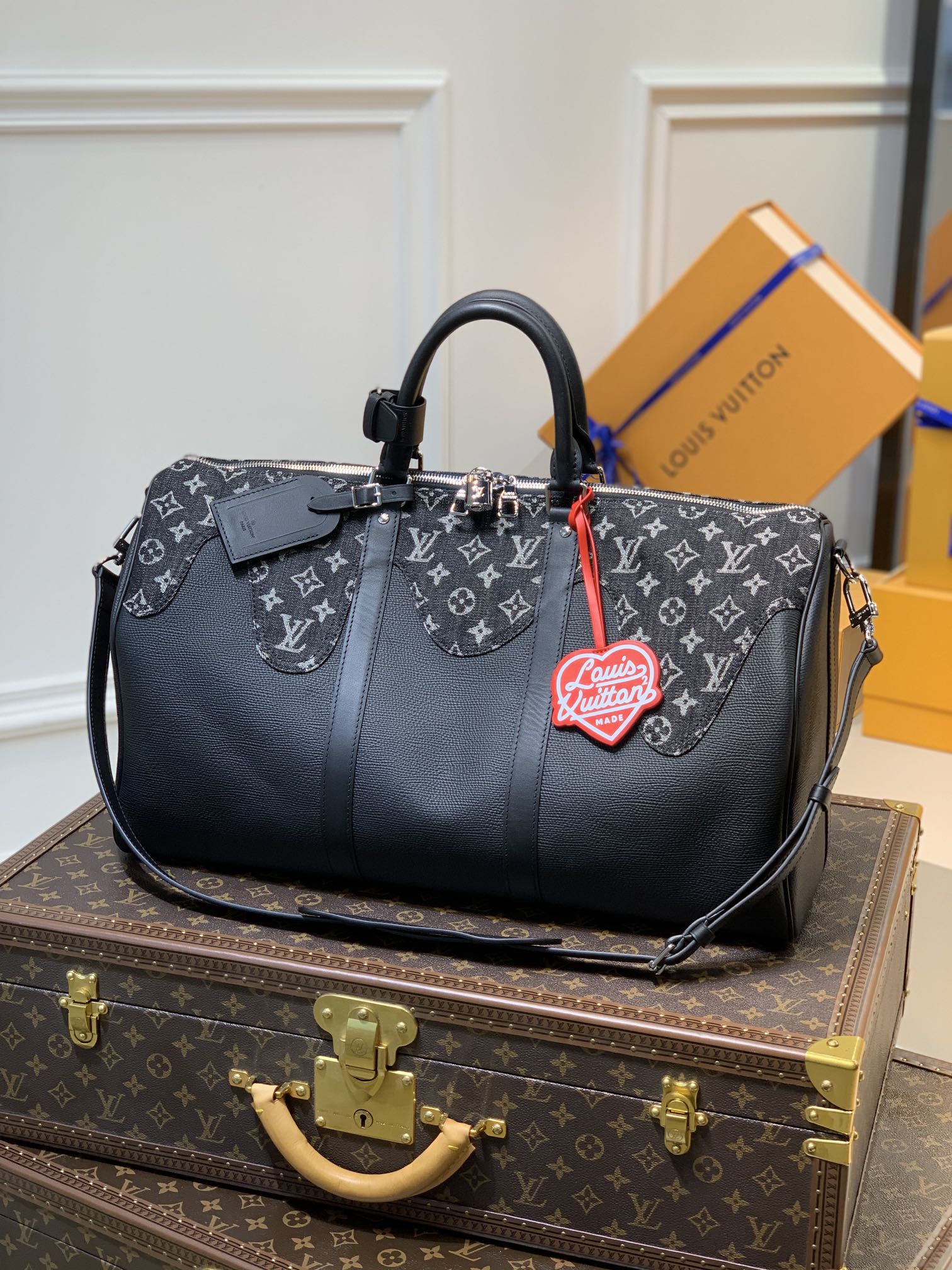 LV Barrel Bag 1 lv borsa uomo swzgk.jpg