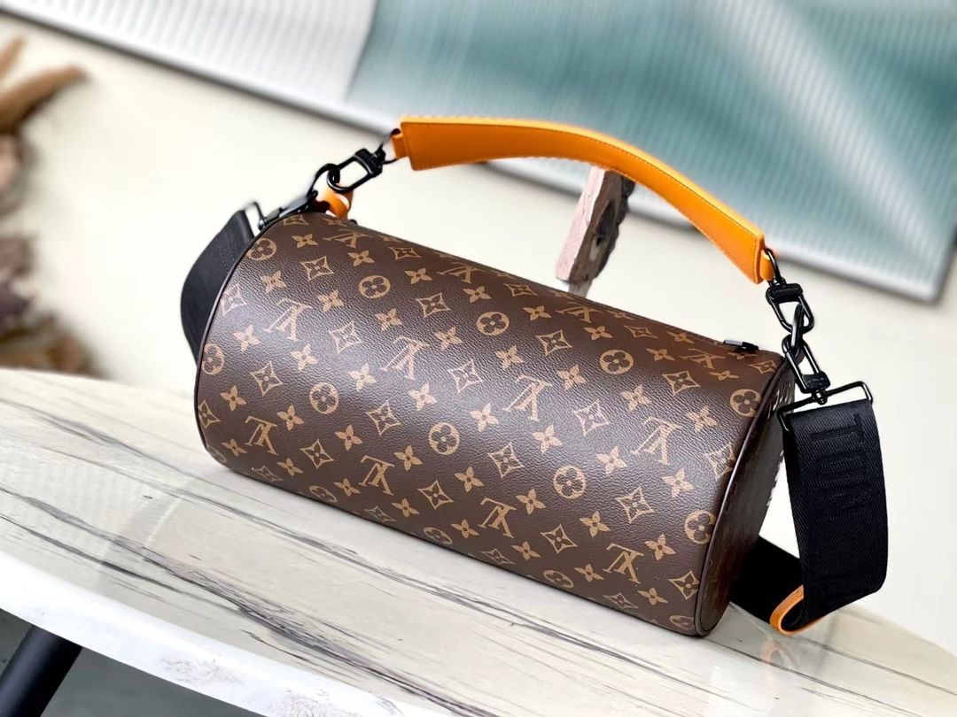 lv borsa uomo uvzha.jpg