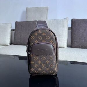 lv borsa uomo wop5r.jpg