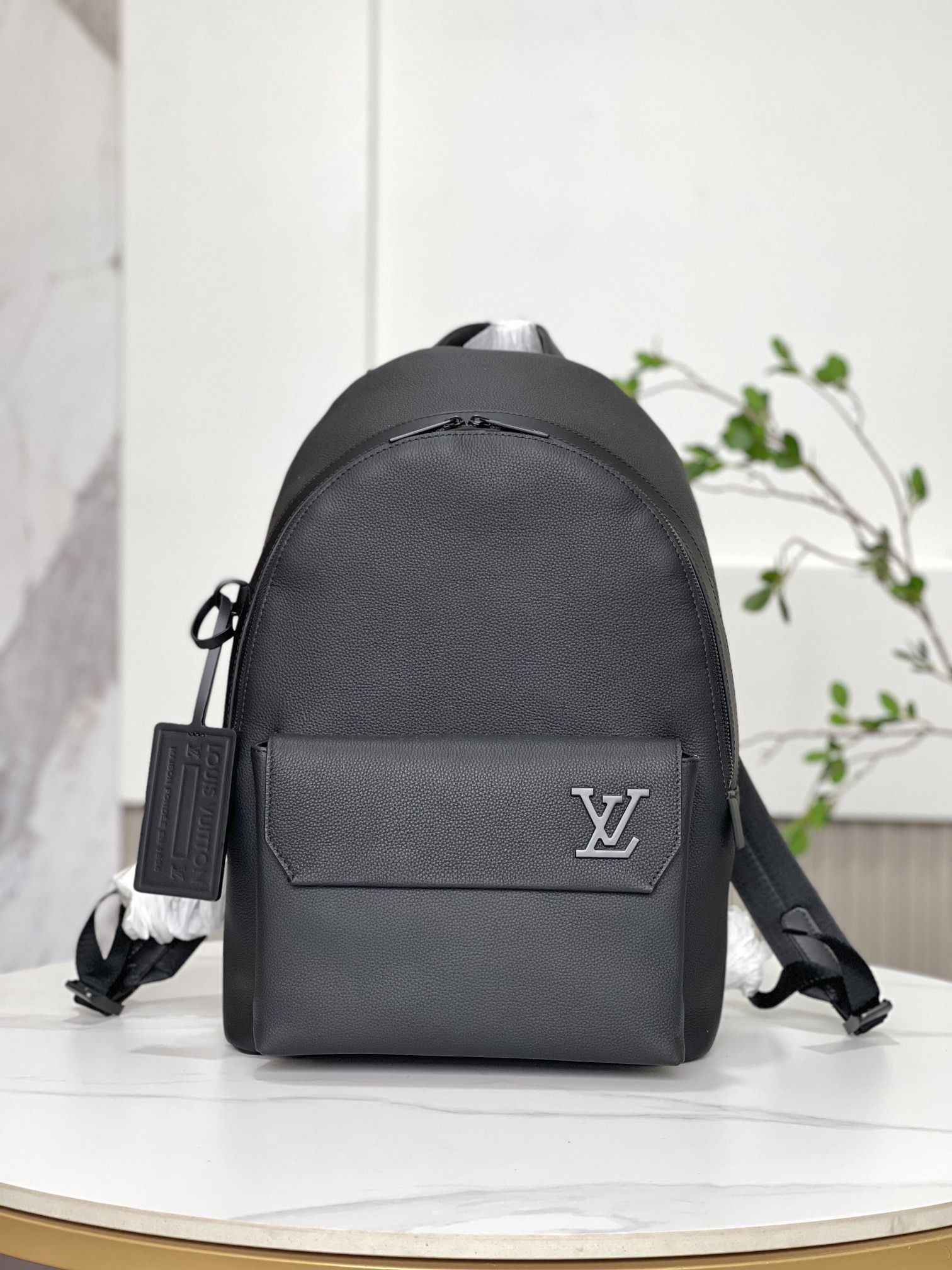 LV Backpack 1 lv borsa uomo xqkc5.jpg