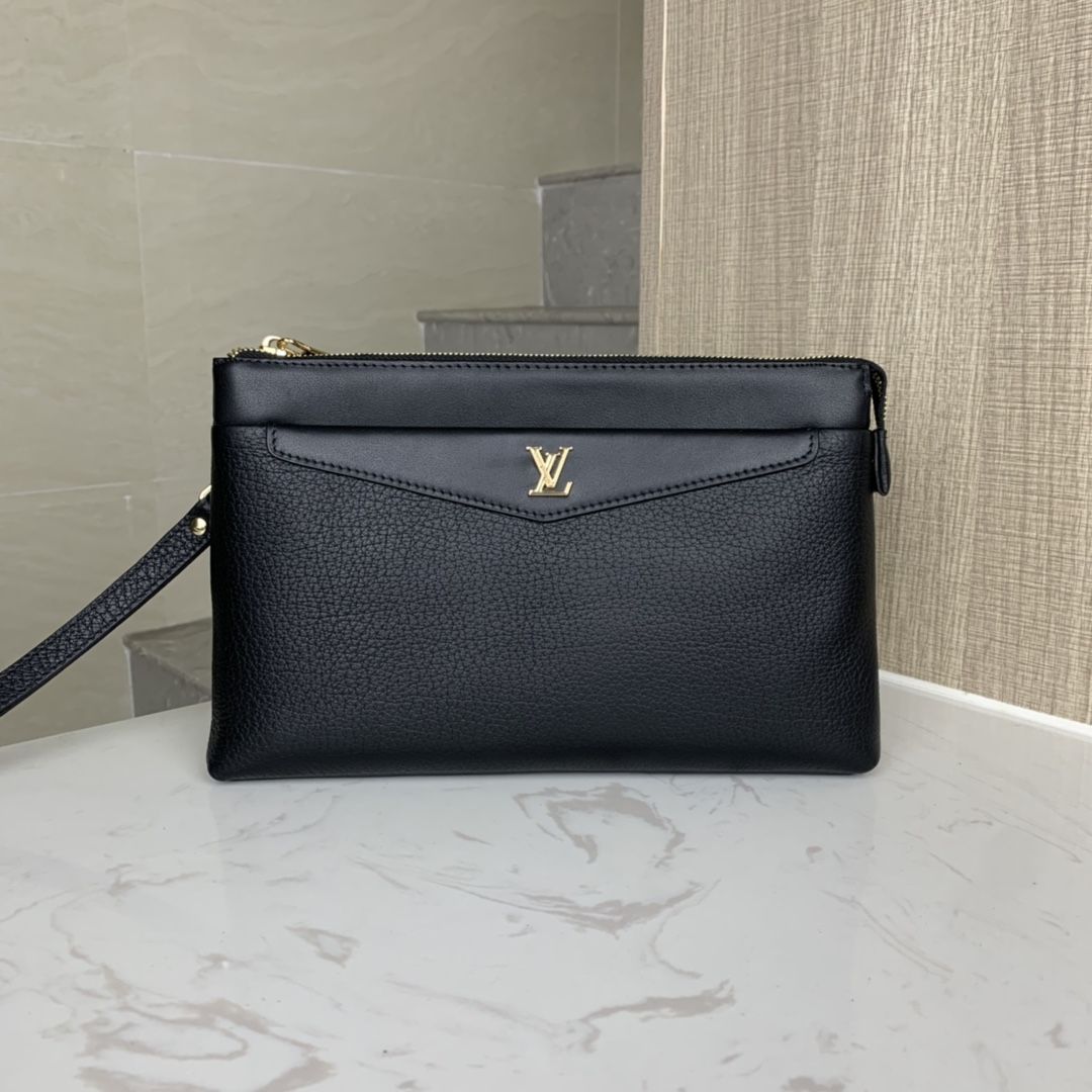 LV Pouch 1 lv borsa uomo yshpx.jpg